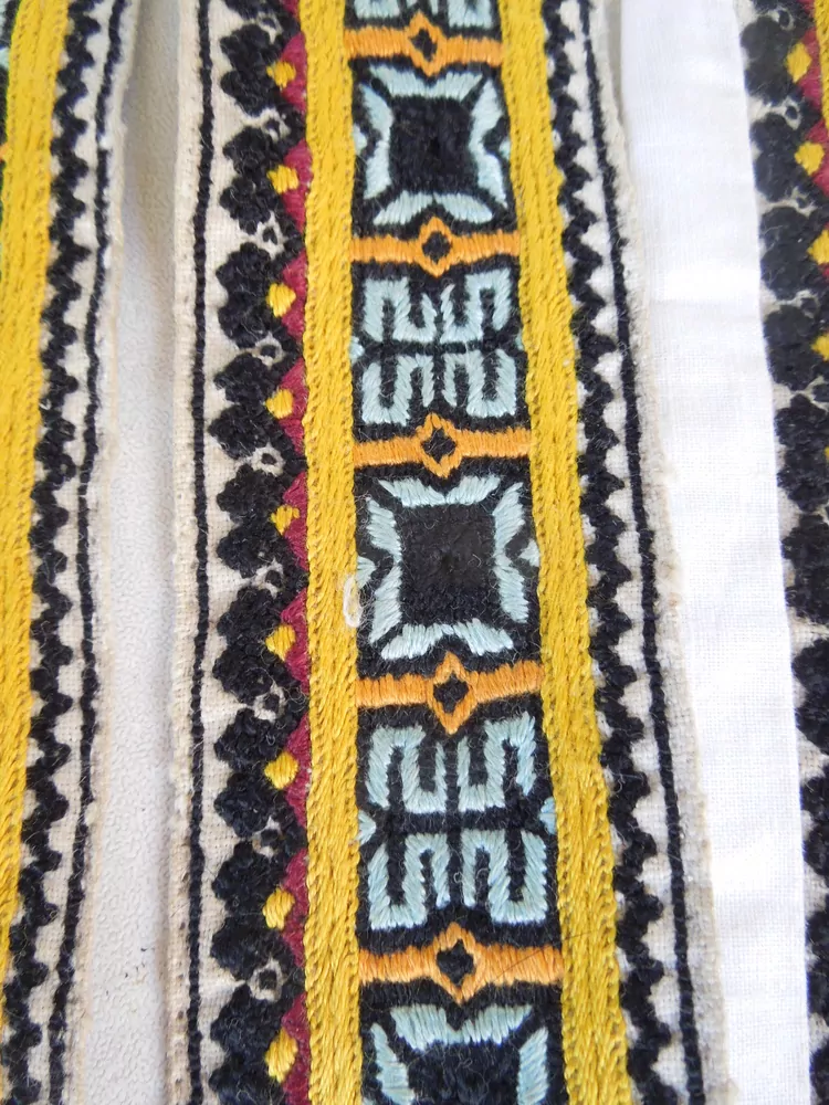 KROJ VYŠÍVÁNÍ KE KROJI DÍVČÍ NIVNICKO