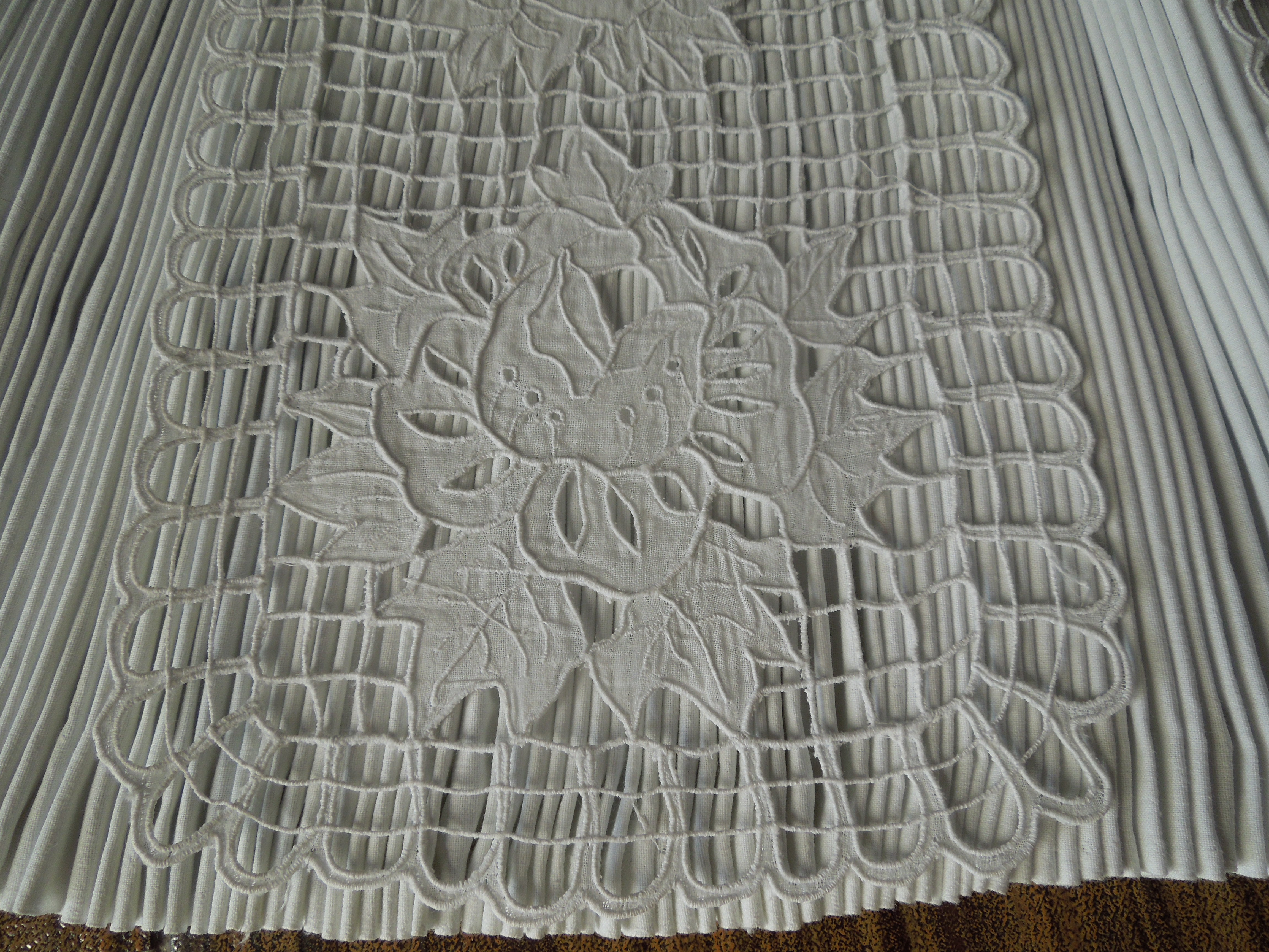 FĚRTOCH BÍLÝ S TRÁČKY