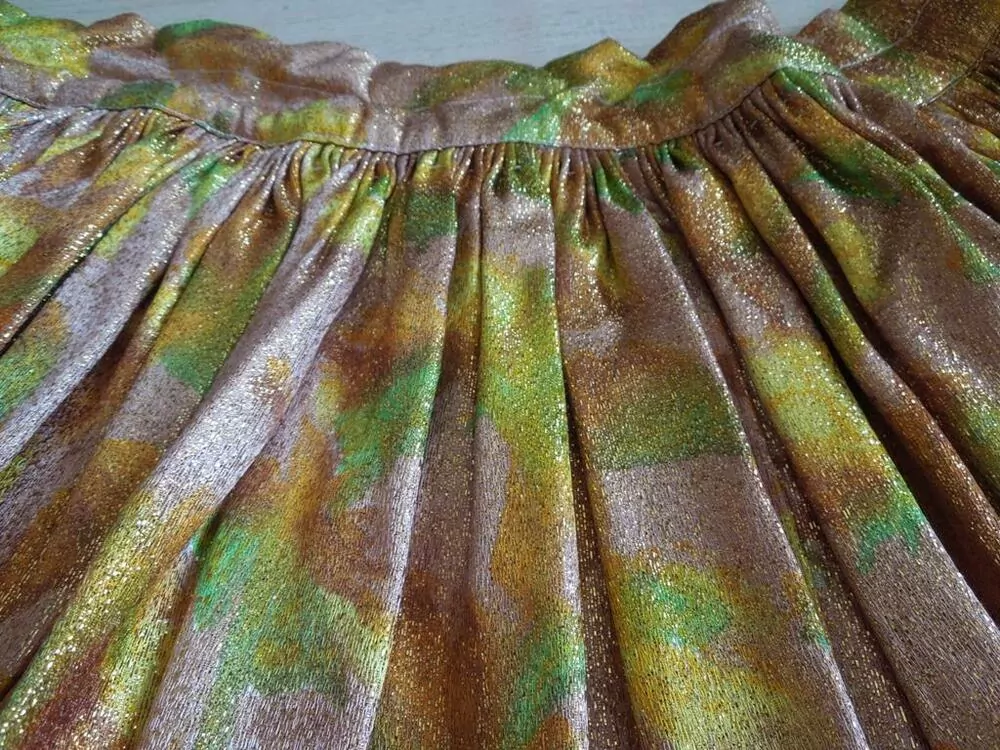 KROJ FĚRTŮŠEK ŽLUTO ZLATÝ LESKLÝ