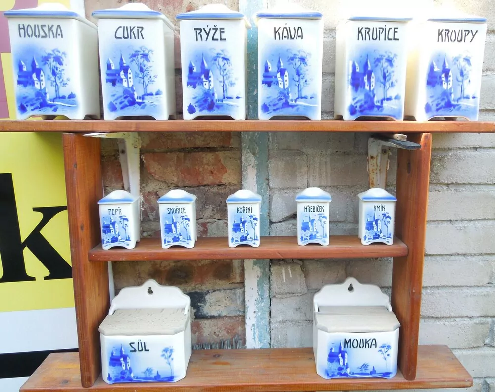 STAROŽITNOST KOŘENKY DOZY SADA KOŘENEK