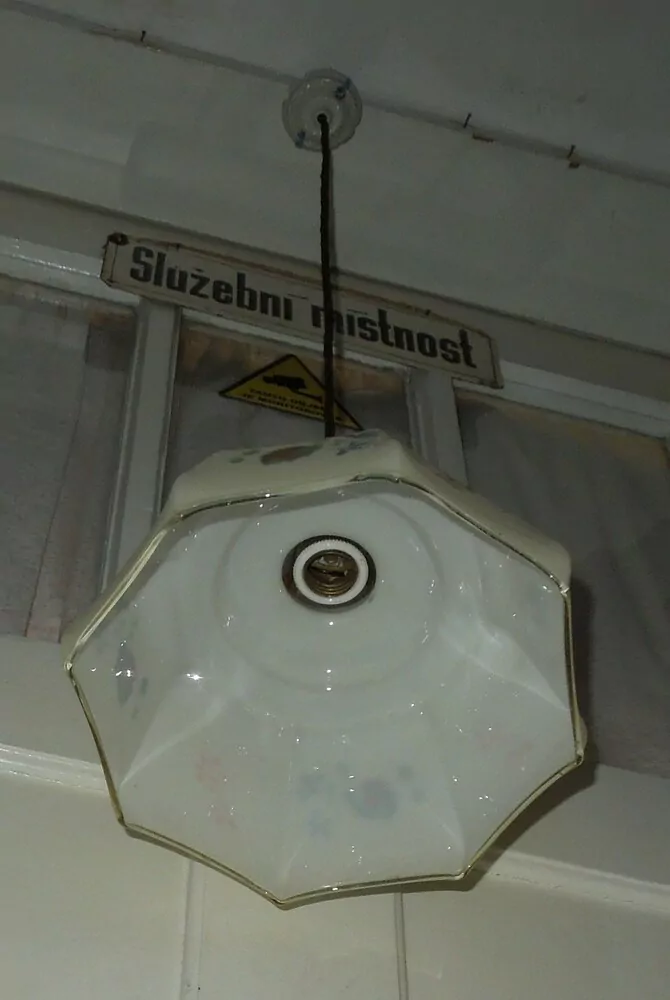 STARÝ LUSTR STÍNÍTKO 1 ks