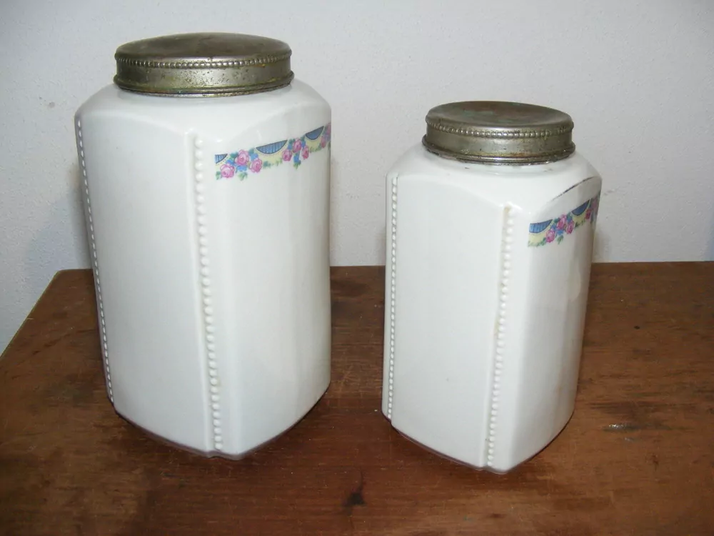 STAROŽITNOST KOŘENKY DOZY CUKR KAKAO RŮŽIČKY