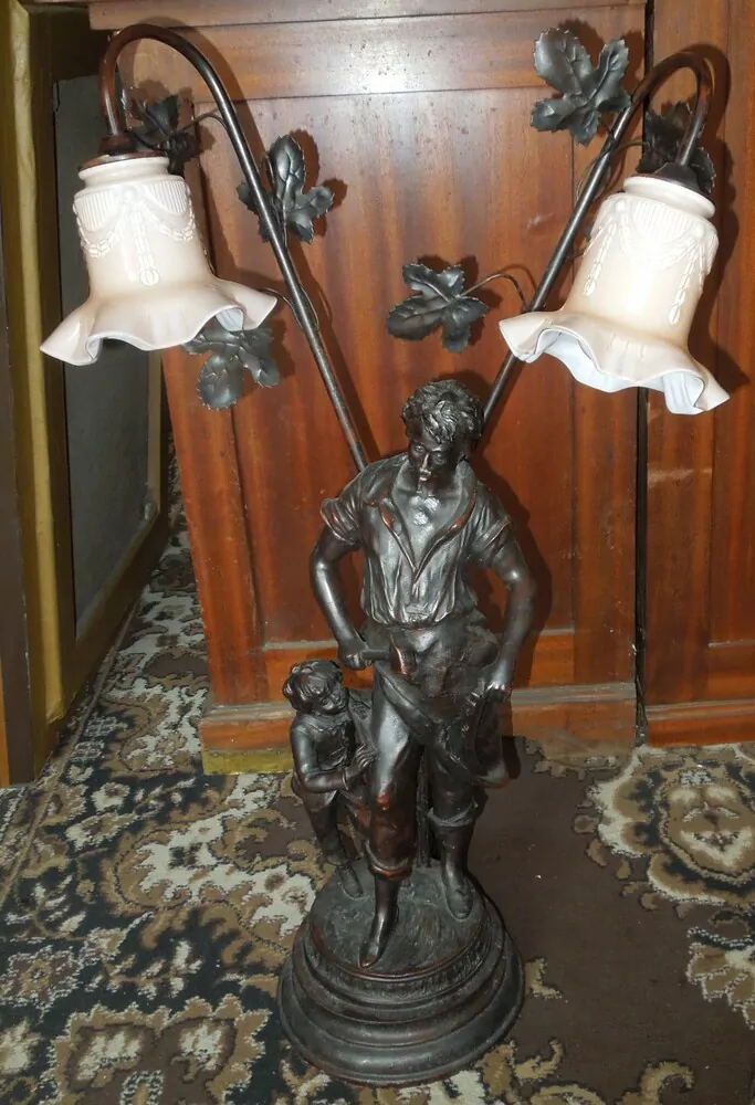 STARÁ FIGURÁLNÍ LAMPA