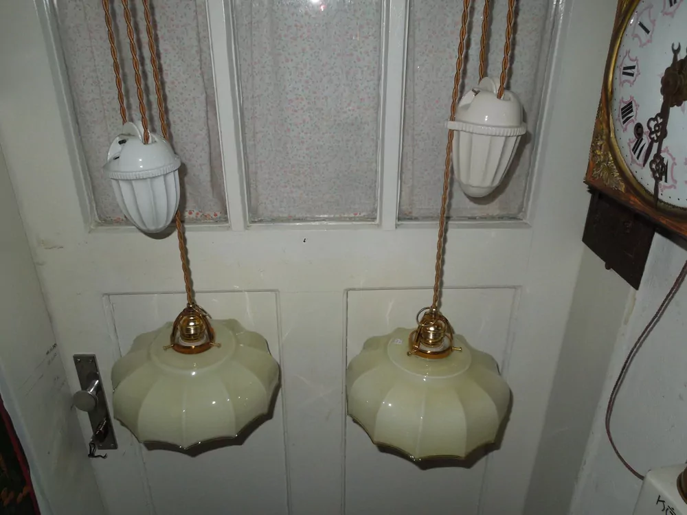 STAHOVACÍ LUSTR STÍNÍTKO STAHOVAČKA 2 KS STEJNÉ