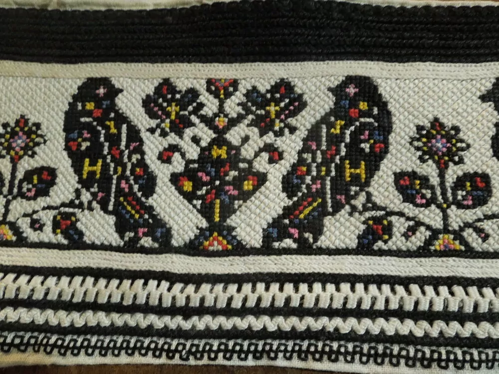 KROJ VYŠÍVANÍ KE KROJI PÁNSKÉ VLČNOV