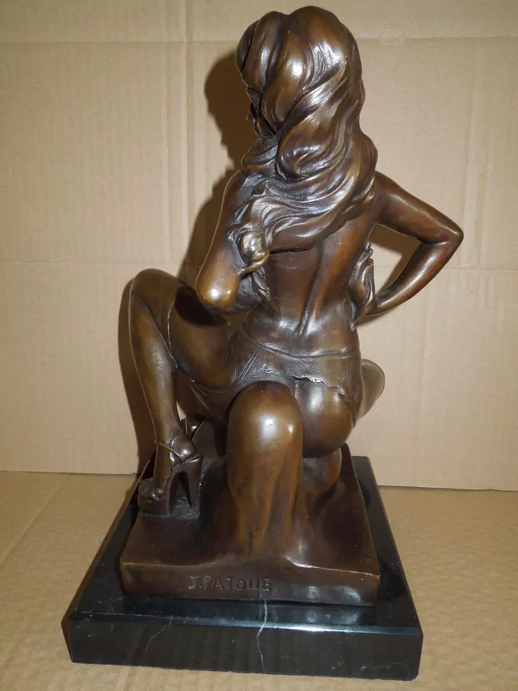 BRONZOVÁ SOCHA ŽENA AKT - POLONAHÁ
