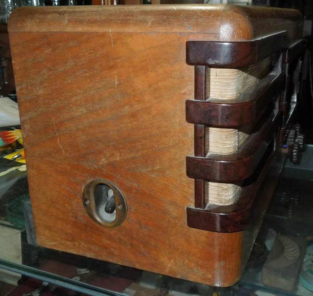 RADIO MIKROPHONA