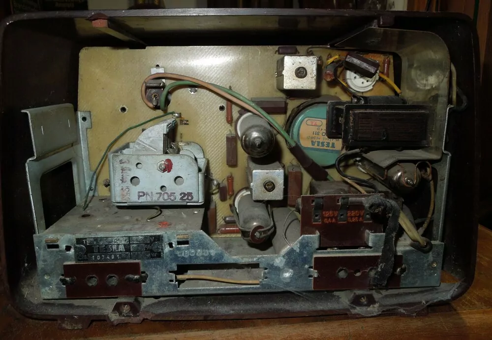 RADIO TESLA 315 A BAKELIT