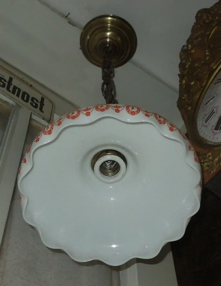 STARÝ LUSTR STÍNÍTKO