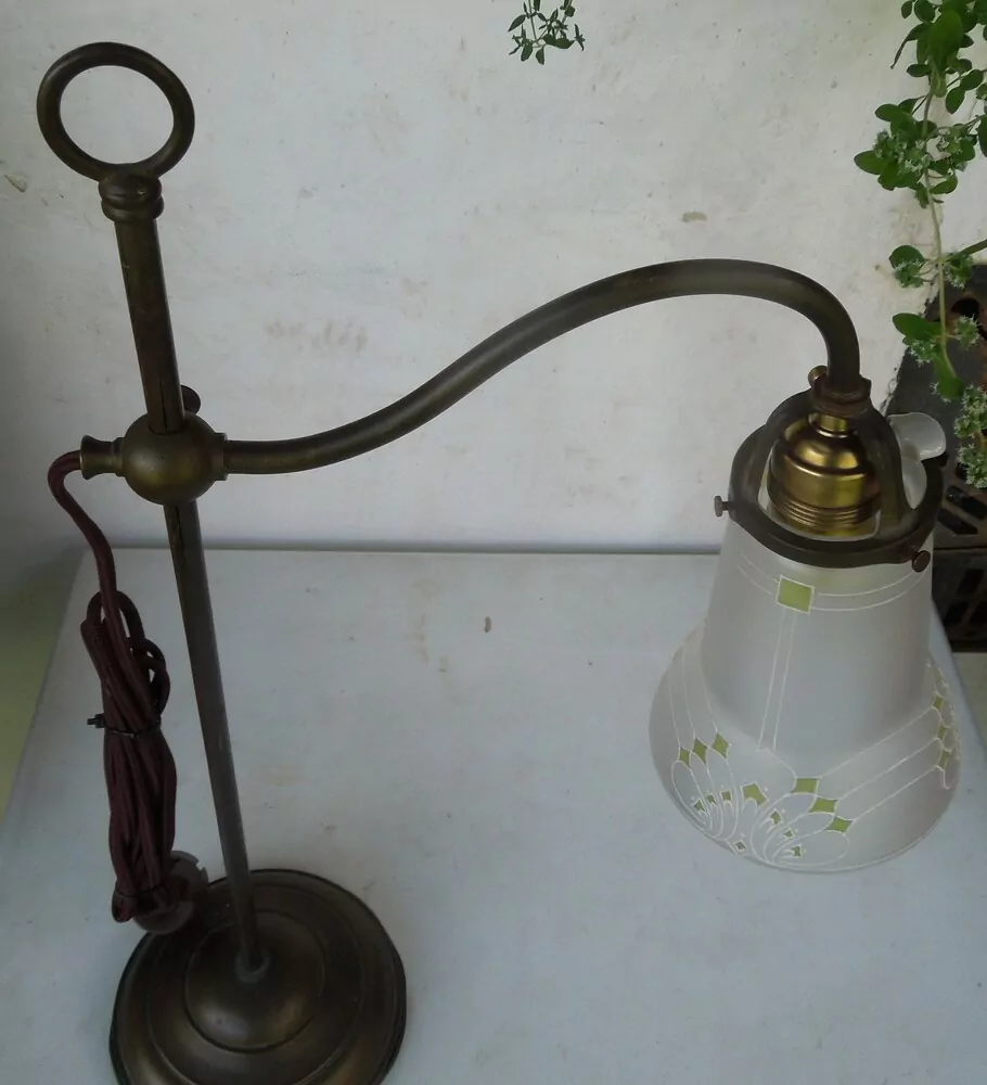 STAROŽITNÁ STOLNÍ MOSAZNÁ LAMPA ELEKTRICKÁ