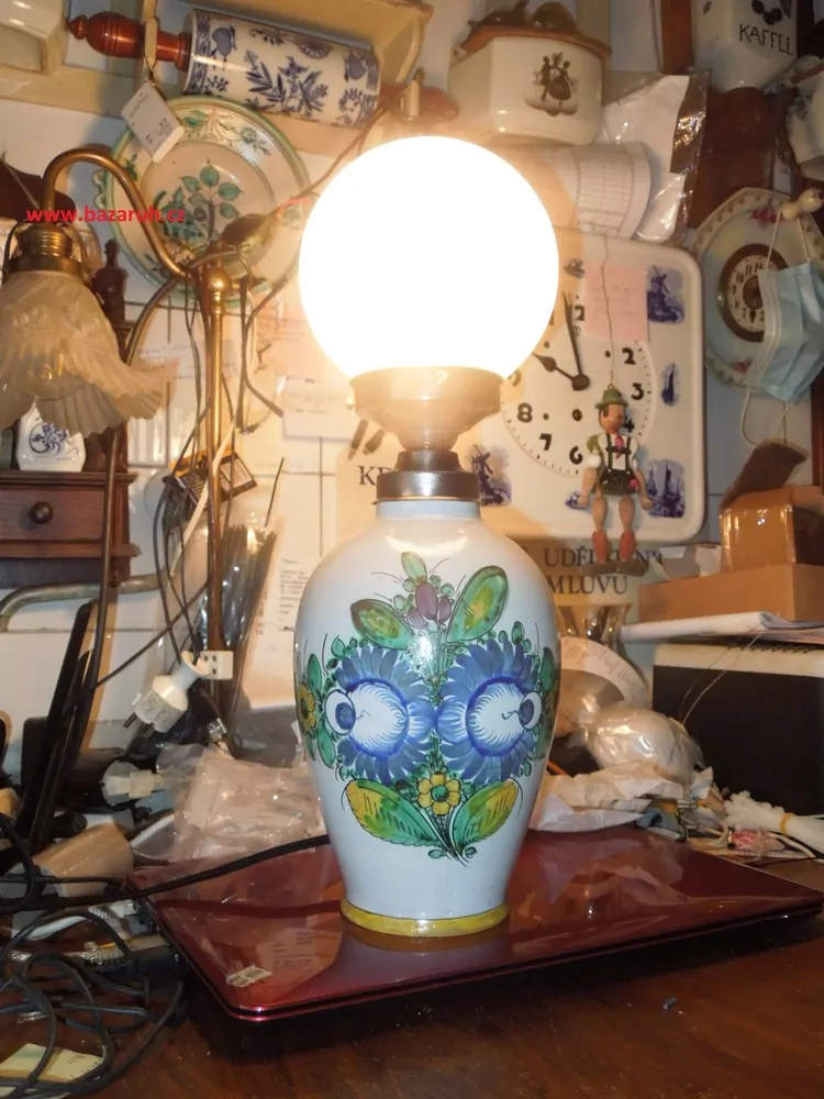 LAMPIČKA STOLNÍ ELEKTRICKÁ KERAMICKÁ TUPESY ?