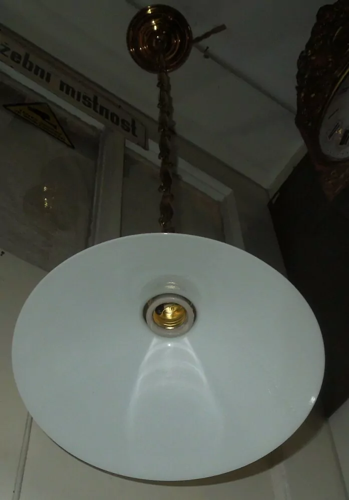 STARÝ LUSTR STÍNIDLO