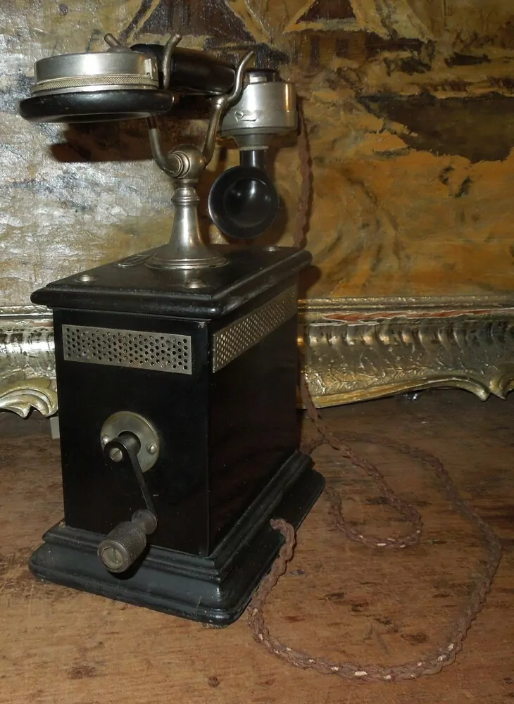 STAROŽITNÝ TELEFON PĚKNÁ DEKORACE