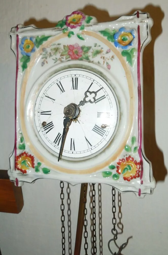HODINY PORCELÁNOVÉ SELSKÉ NÁSTĚNNÉ ZÁVAŽOVÉ
