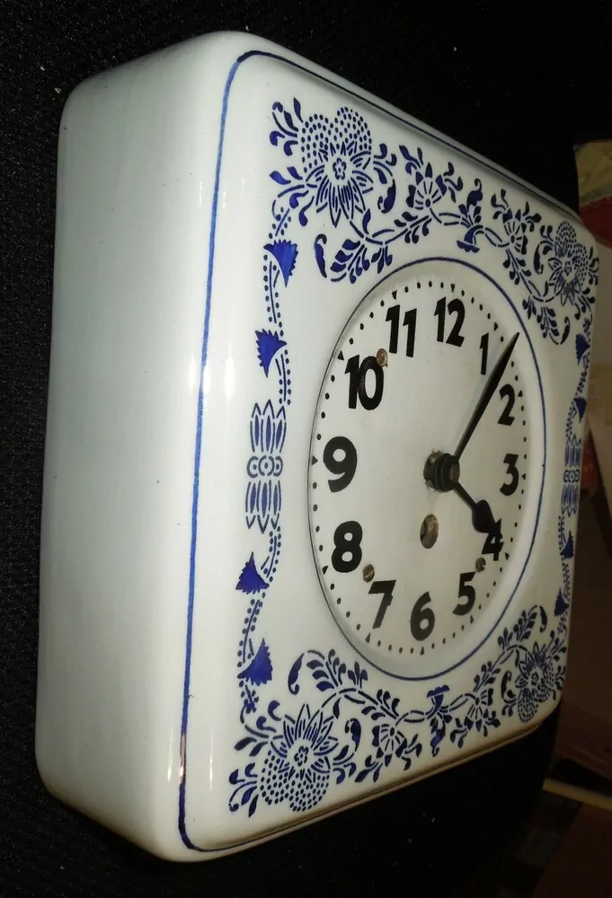 HODINY PORCELÁNOVÉ MOTIV CIBULÁK