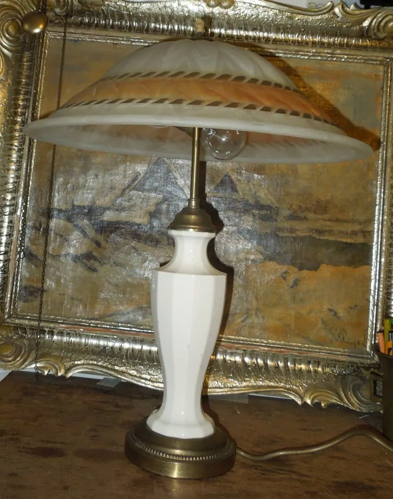 STOLNÍ ELEKTRICKÁ LAMPA