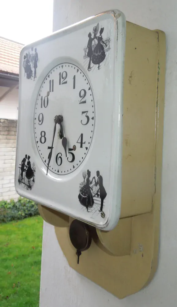 HODINY NÁSTĚNNÉ PÉROVÉ PORCELÁNOVÉ ROKOKO