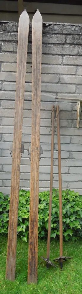 Starožitné dřevěné lyže 210 cm