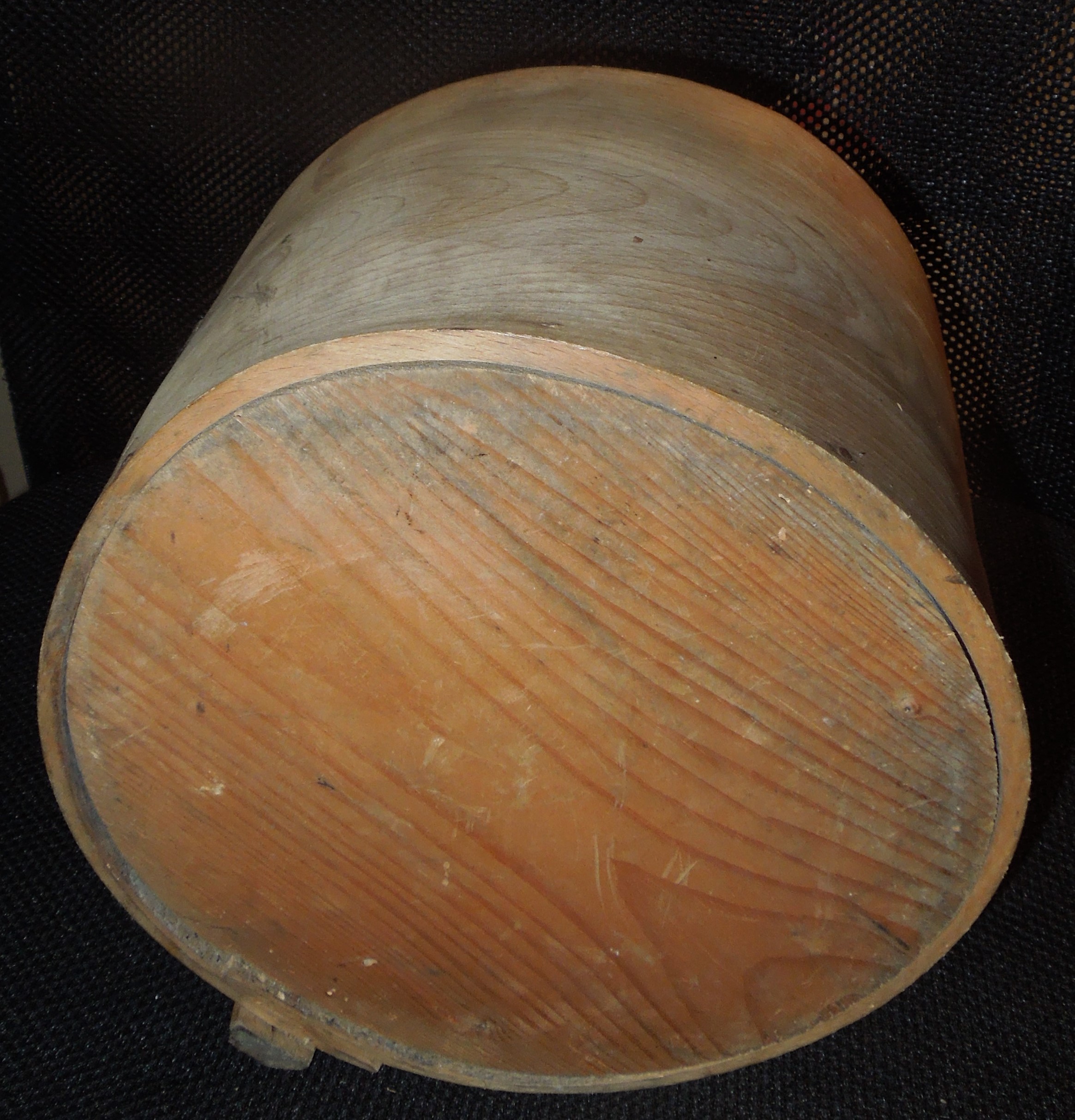 DŘEVĚNÁ NÁDOBA NA MLÉKO NEBO OBILÍ, MOUKU