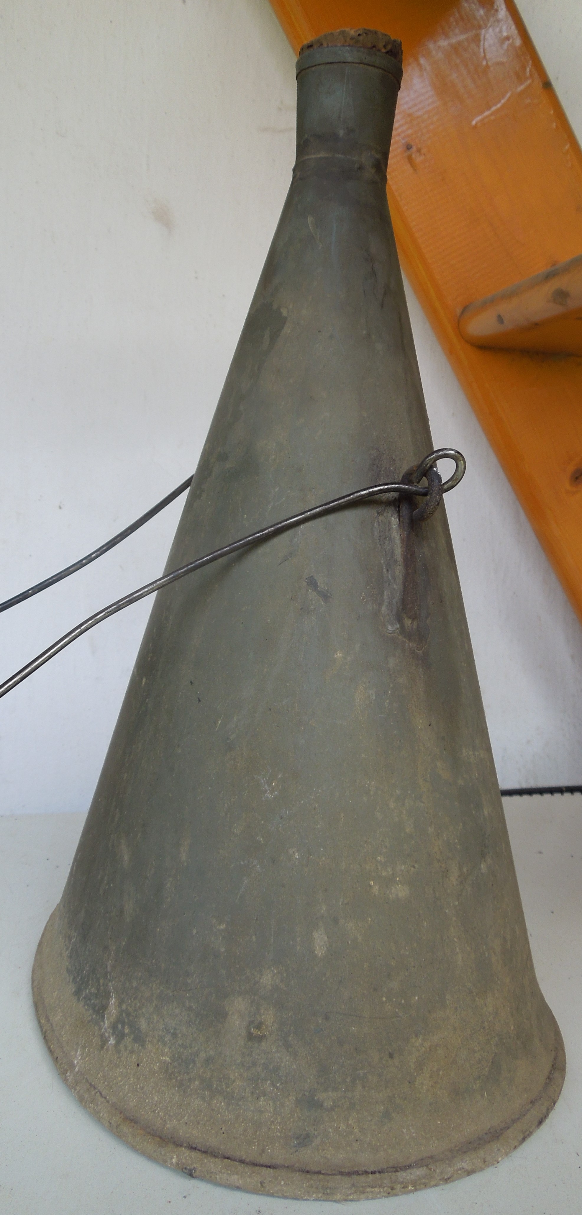 Stará plechová nádoba na petrolej, 34x25x18cm