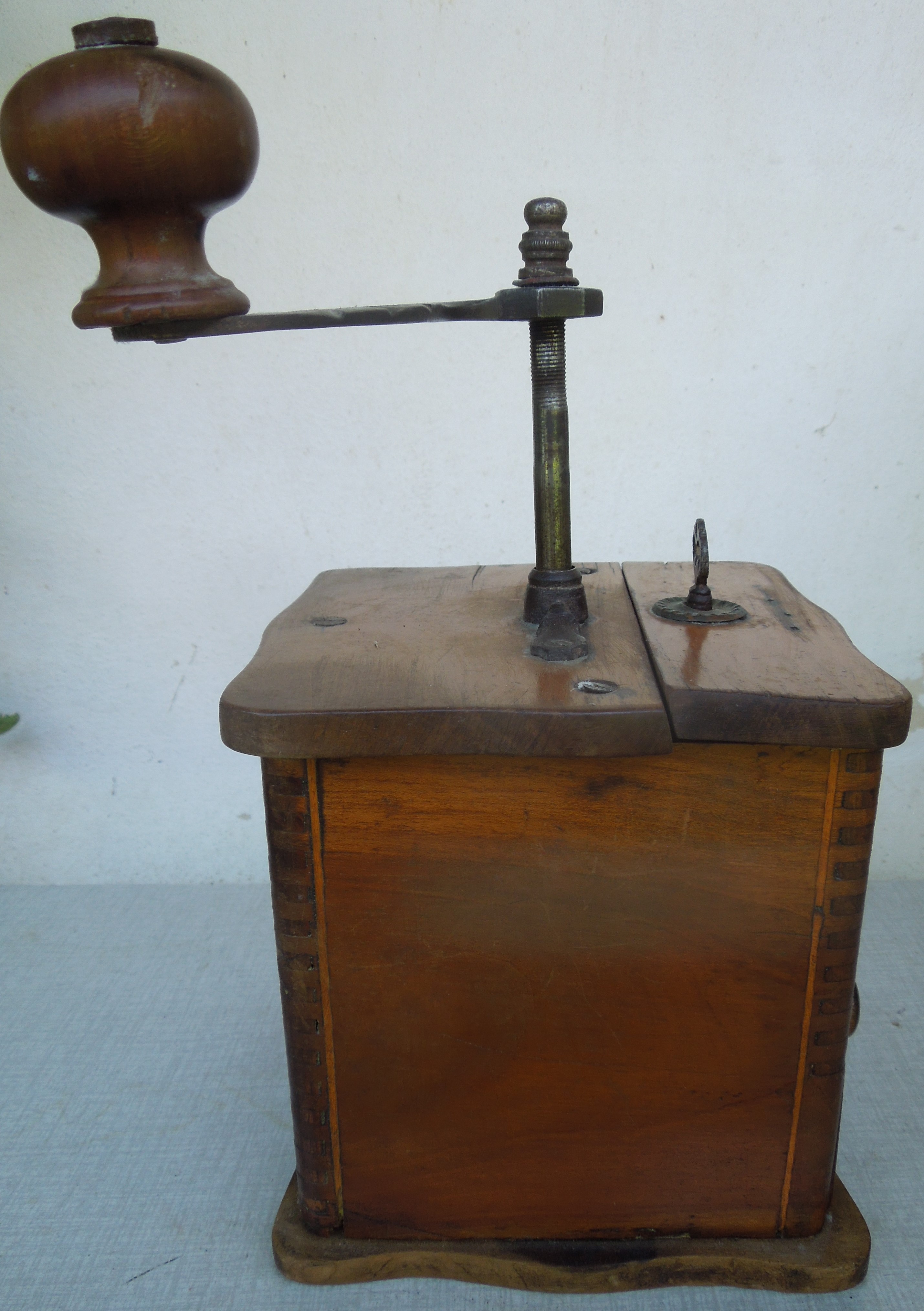 STAROŽITNOST MLÝNEK, KAFEMLÝNEK, KÁVOMLÝNEK