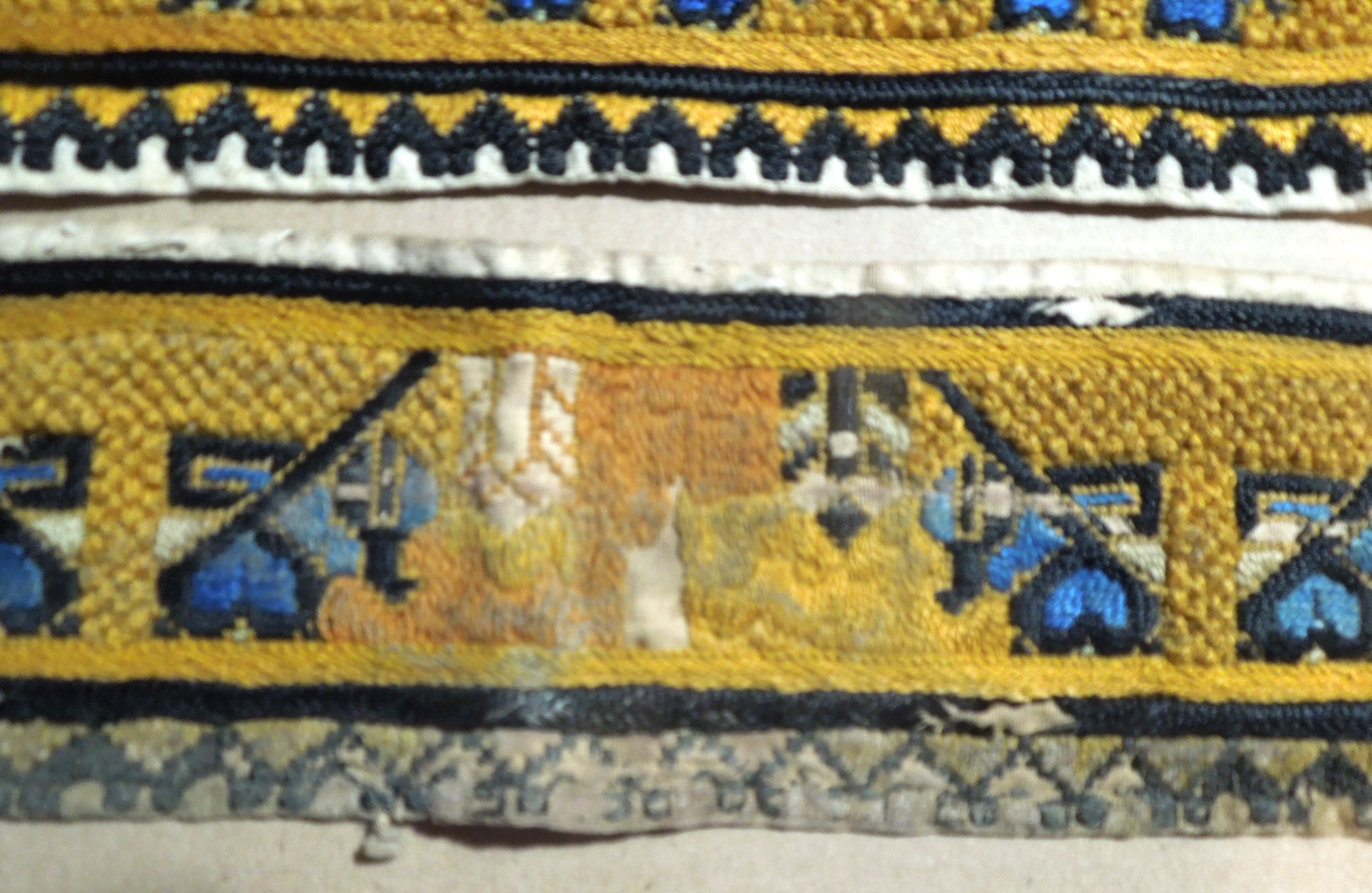 KROJ VYŠÍVÁNÍ DÁMSKÉ