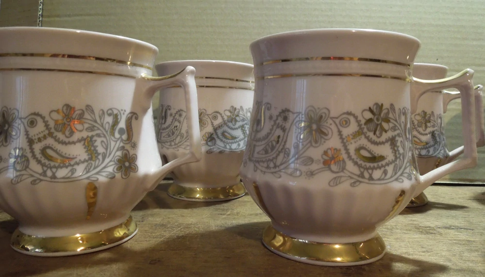 SADA 6 HRNKŮ RŮŽOVÝ PORCELÁN HORNÍ SLAVKOV