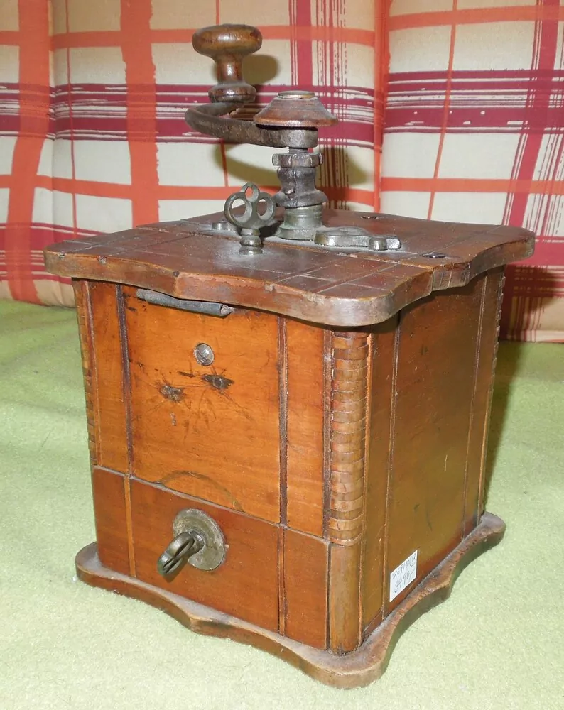 STAROŽITNOST MLÝNEK, KAFEMLÝNEK, KÁVOMLÝNEK