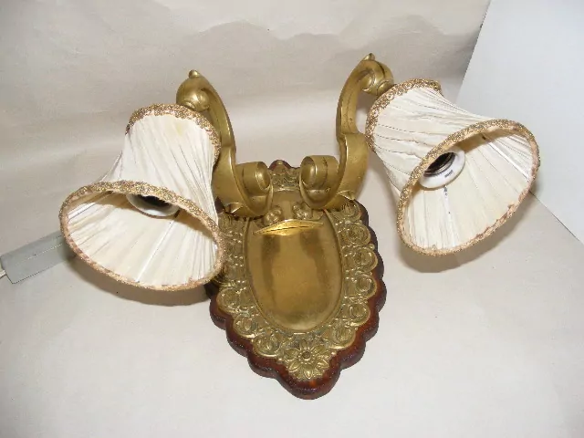 LAMPIČKA NA STĚNU  NÁSTĚNNÁ LAMPA