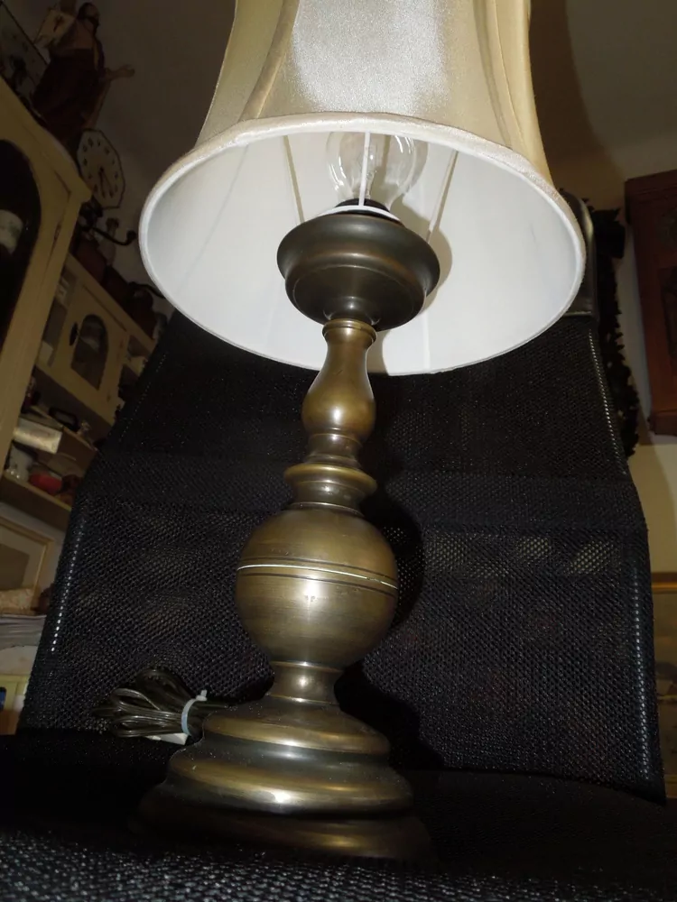 STOLNÍ MOSAZNÁ LAMPA ELEKTRICKÁ