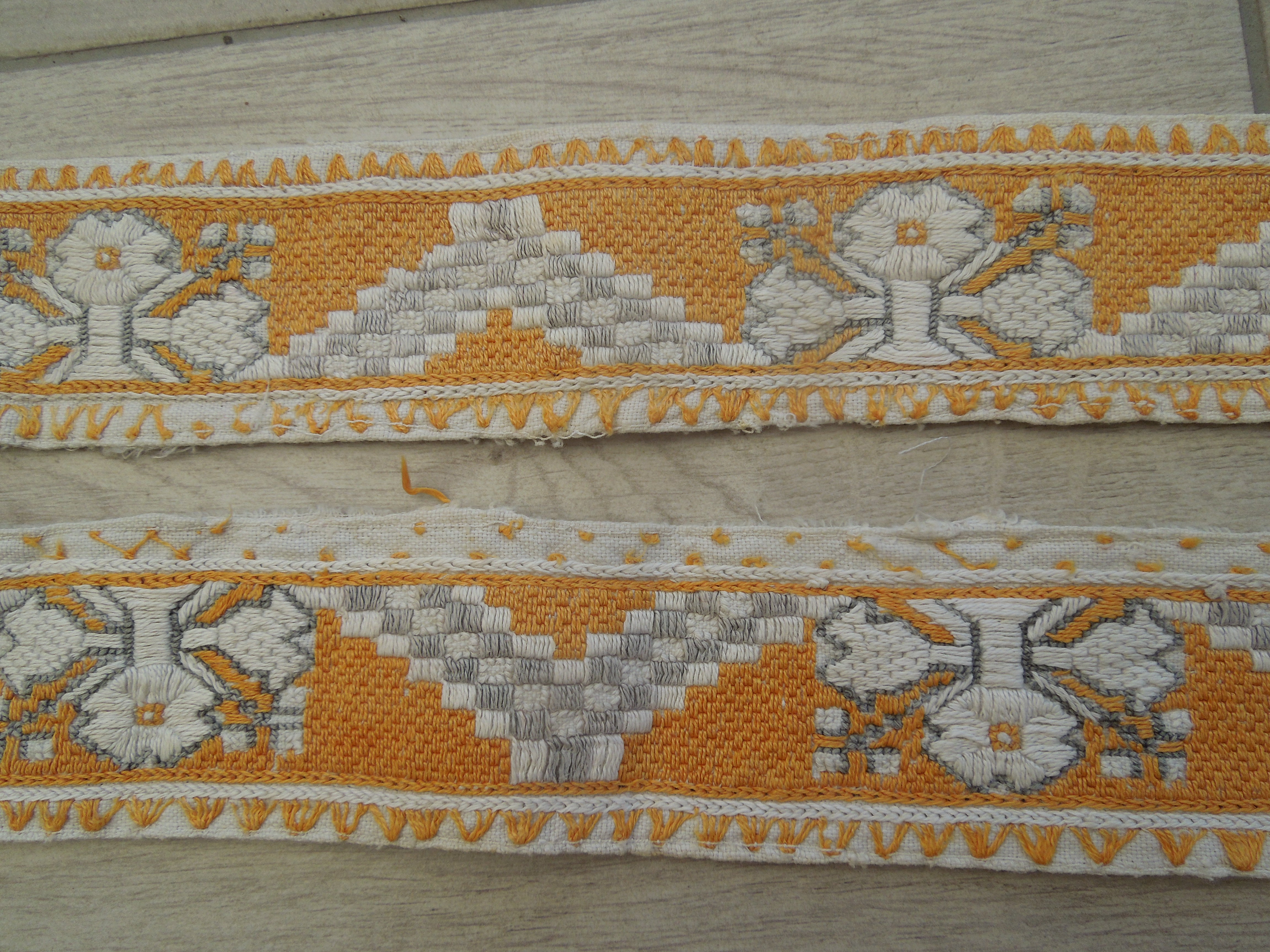 VYŠÍVÁNÍ KE KROJI 2 KS