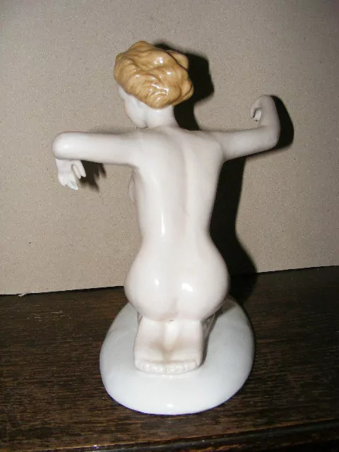 SOCHA ŽENA AKT