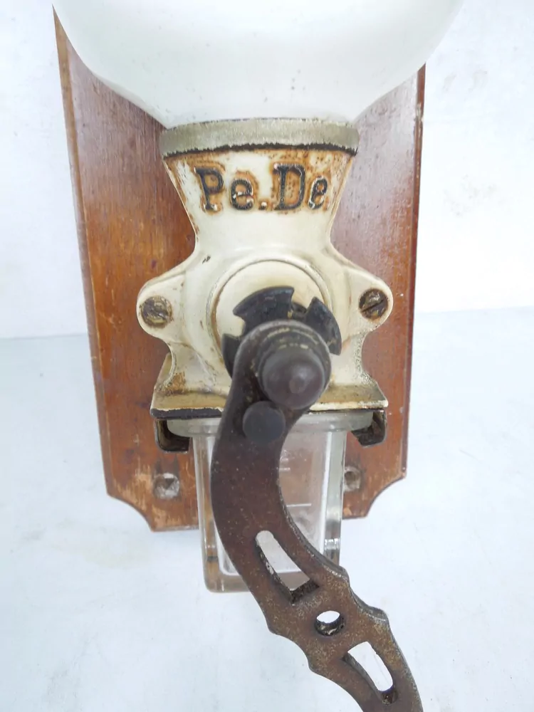  STAROŽITNOST MLÝNEK KAFEMLÝNEK KÁVOMLÝNEK vinný list