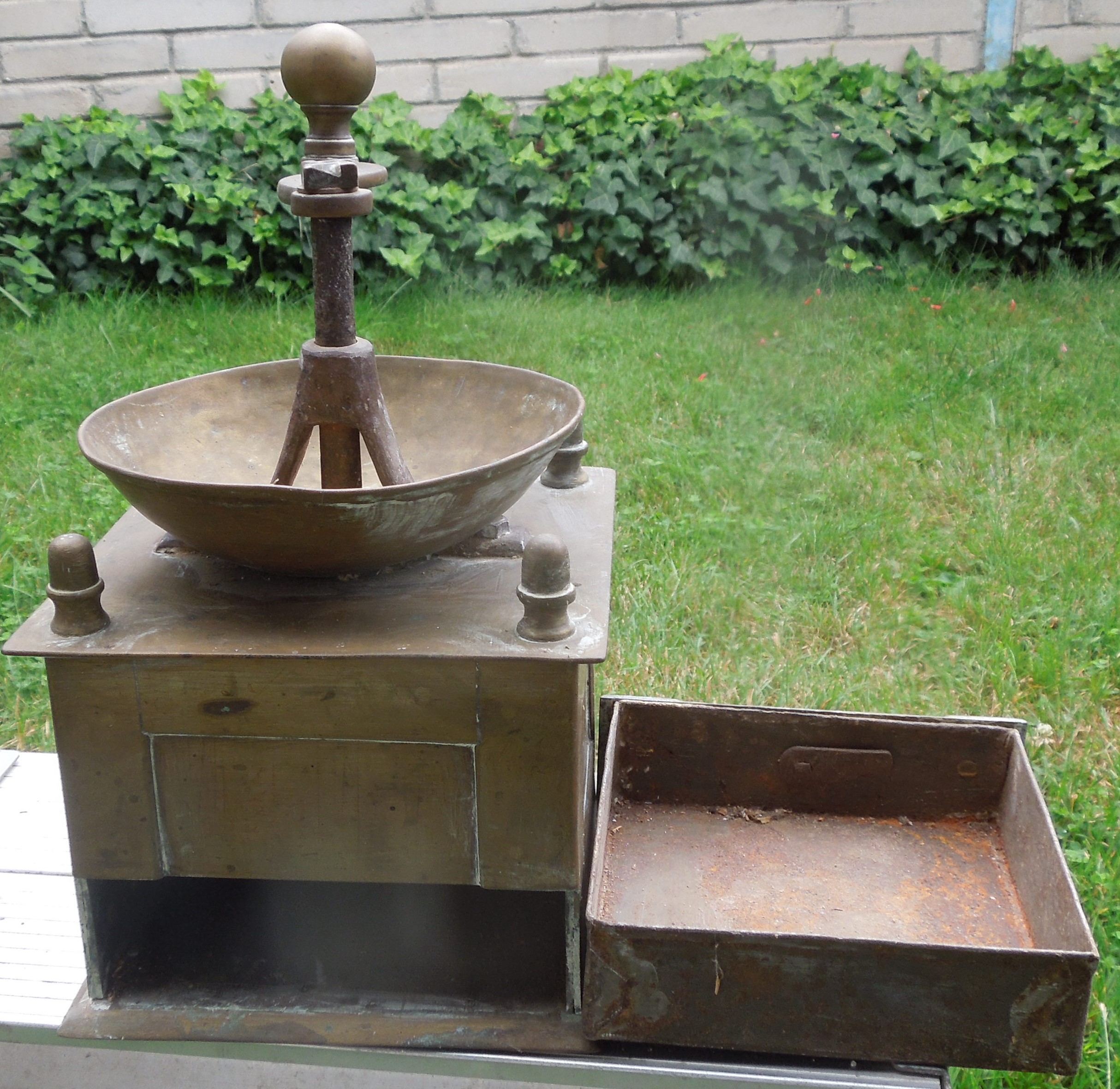 STAROŽITNOST KAFEMLÝNEK KÁVOMLÝNEK MLÝNEK MOSAZNÝ 