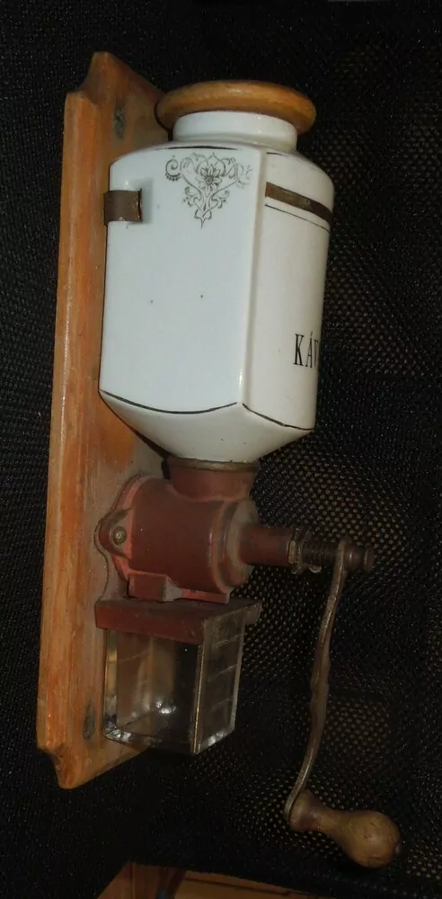 STAROŽITNOST MLÝNEK kafemlýnek , kávomlýnek