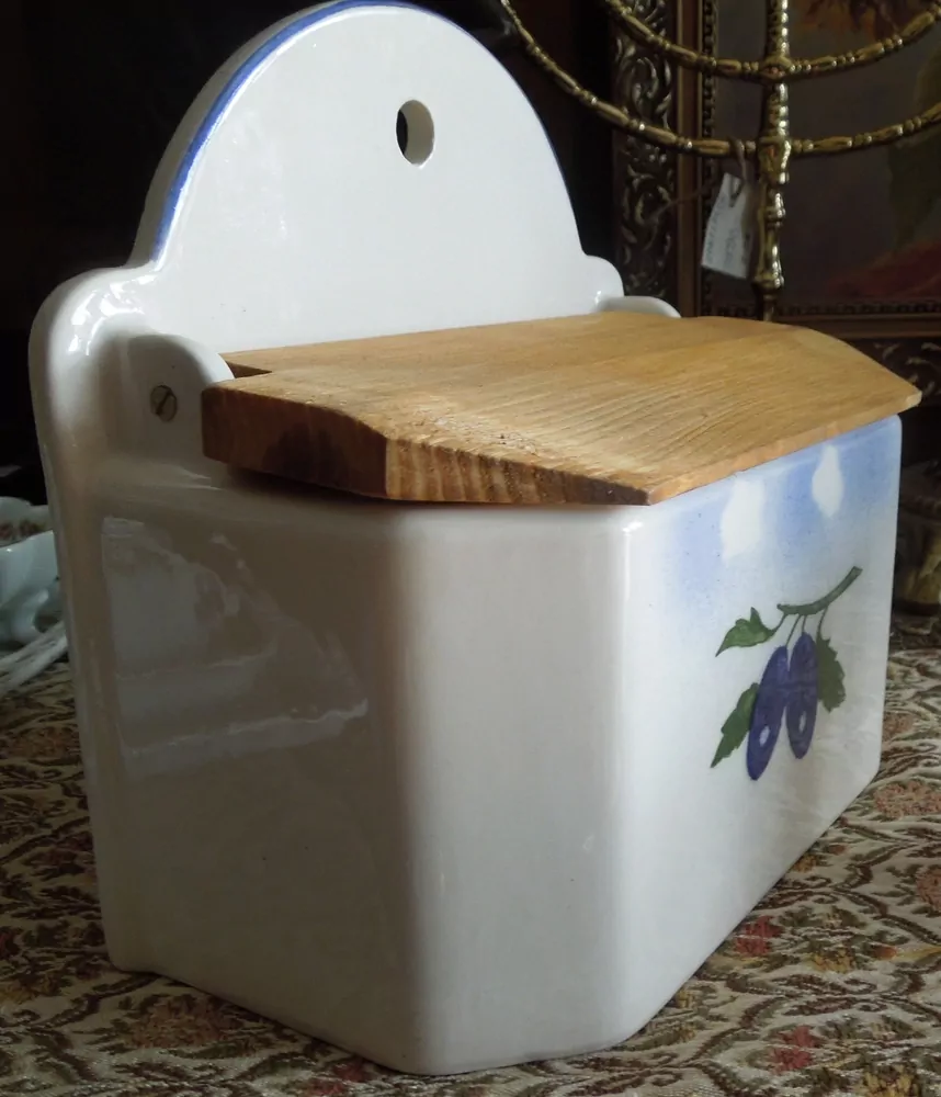 KOŘENKA DOZA NA ZEĎ MOTIV ŠVESTKY