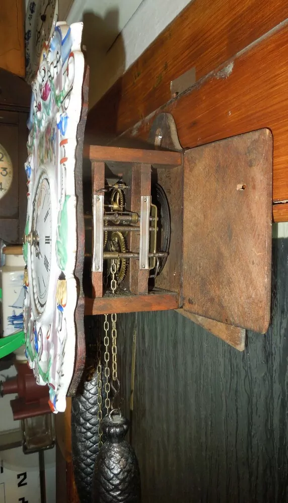 PORCELÁNOVÉ HODINY ZÁVAŽOVÉ