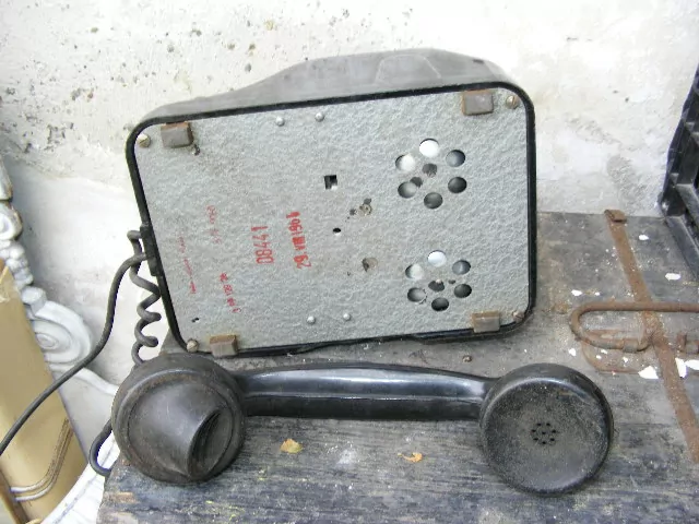 STAROŽITNÝ TELEFON PĚKNÁ DEKORACE 