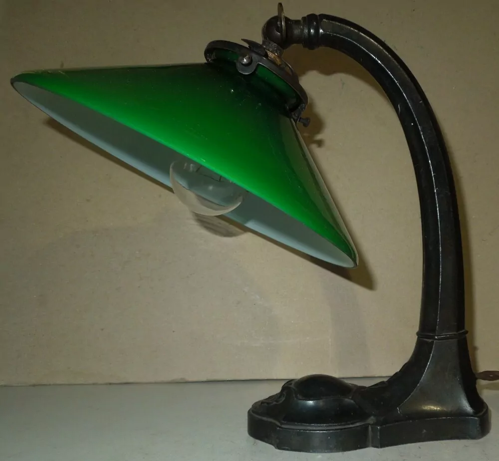 STAROŽITNÁ STOLNÍ LAMPA , LAMPIČKA