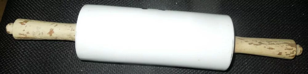 PORCELÁNOVÝ VÁLEČEK ROKOKO