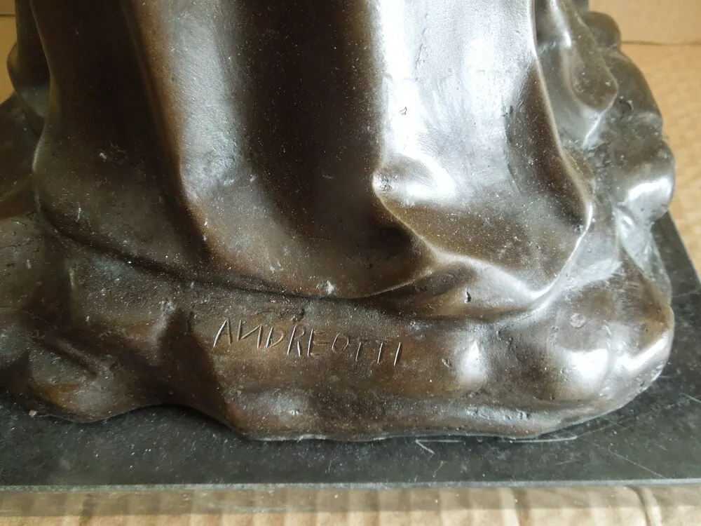 SOCHA bronz MADONA