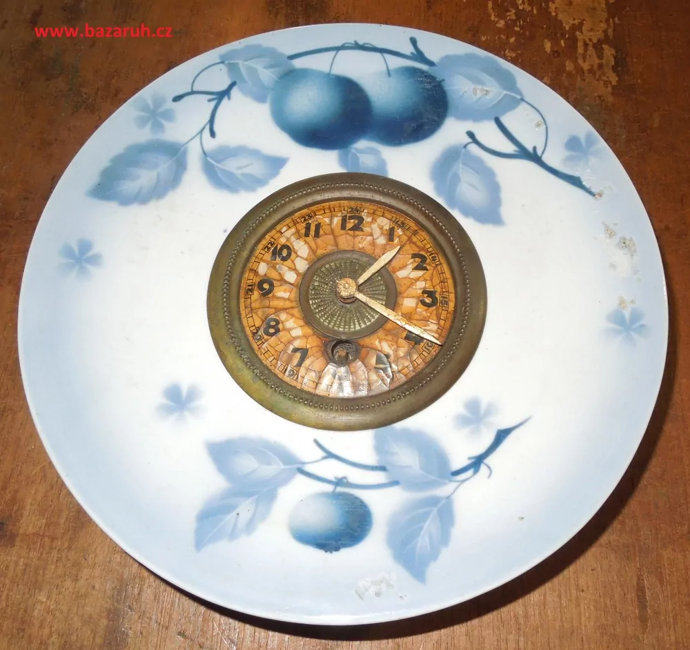STAROŽITNOST HODINY KUCHYŇSKÉ PORCELÁNKY , PORCELÁNOVÉ NA ZEĎ MODRÉ JABLKA