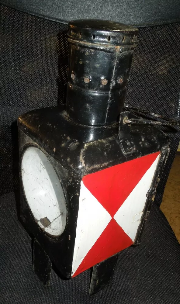 STARÁ DRÁŽNÍ LUCERNA - NÁDRAŽÁCKÁ LAMPA 