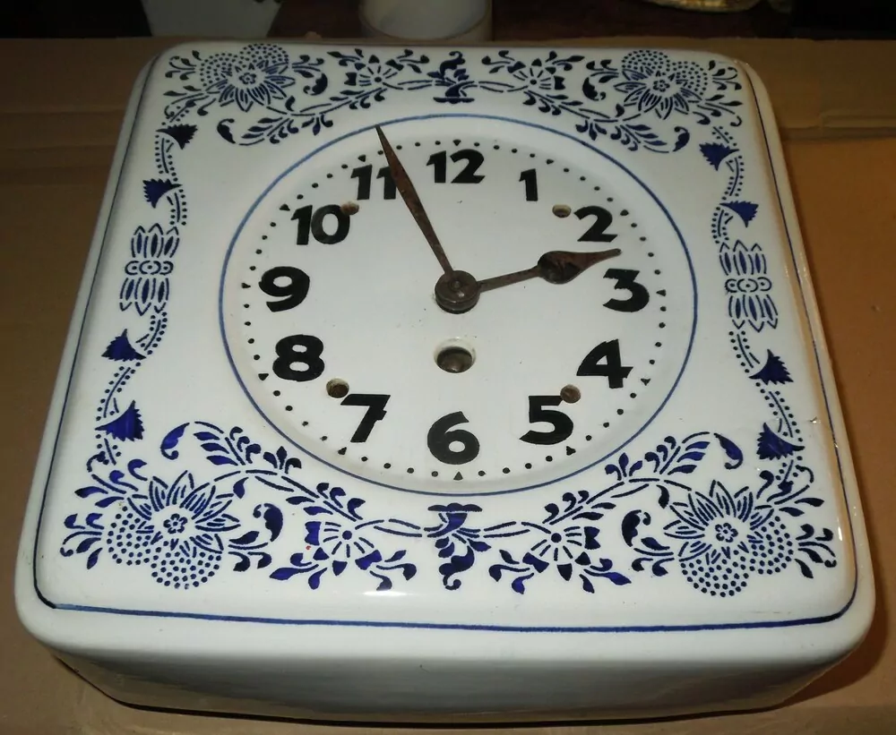 HODINY PORCELÁNOVÉ MOTIV CIBULÁK