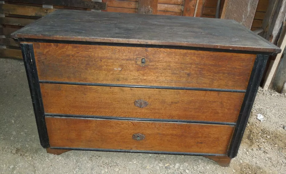 Výprodej skladu KOMODA, KOSTN