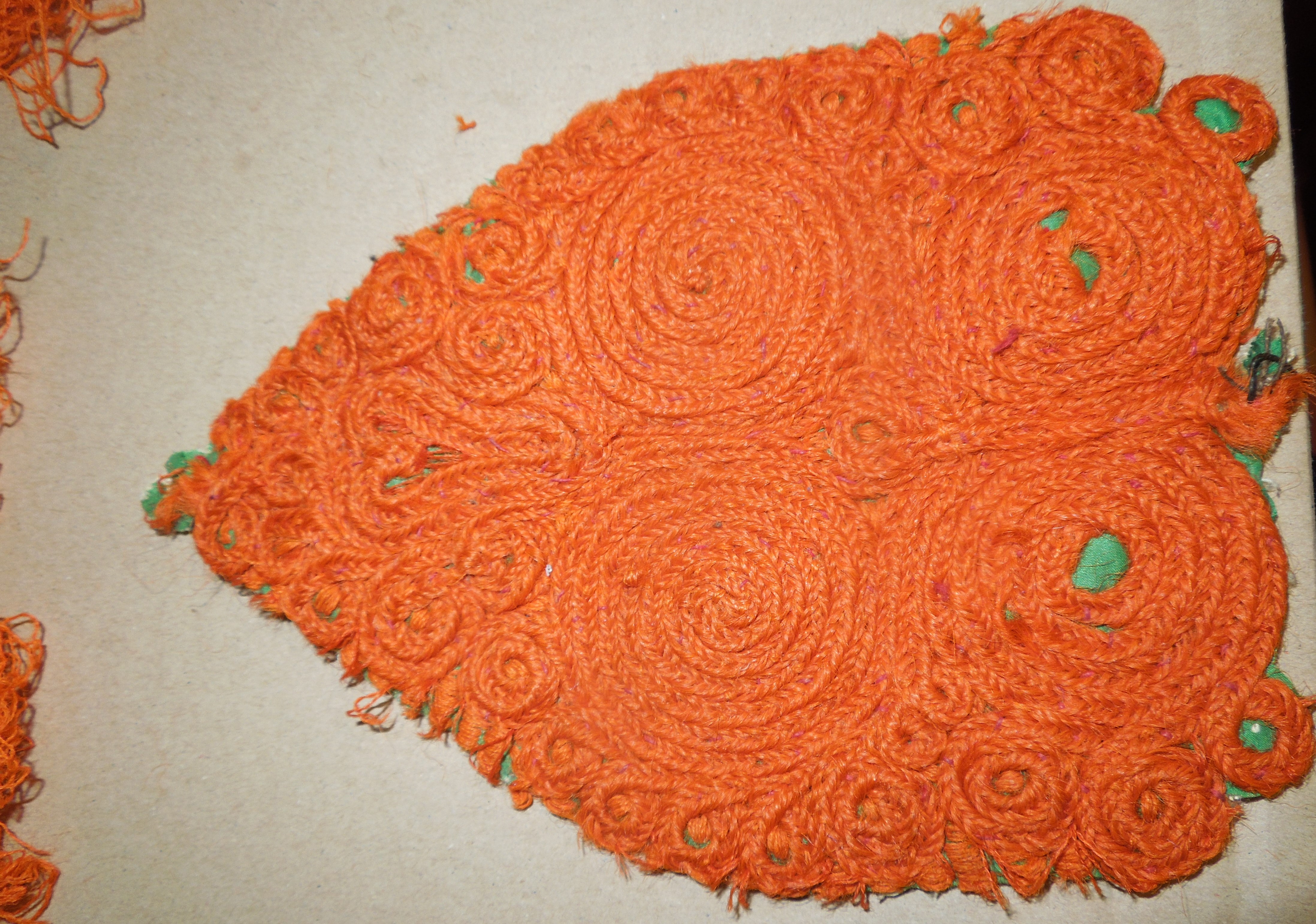 KROJ BAMBULE KE KROJI A CIFROVÁNÍ