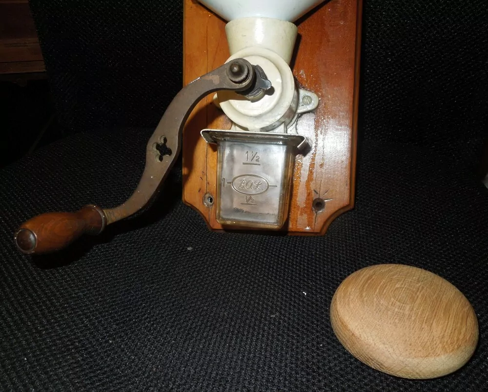 STAROŽITNOST PORCELÁNOVÝ MLÝNEK  POMNĚNKY