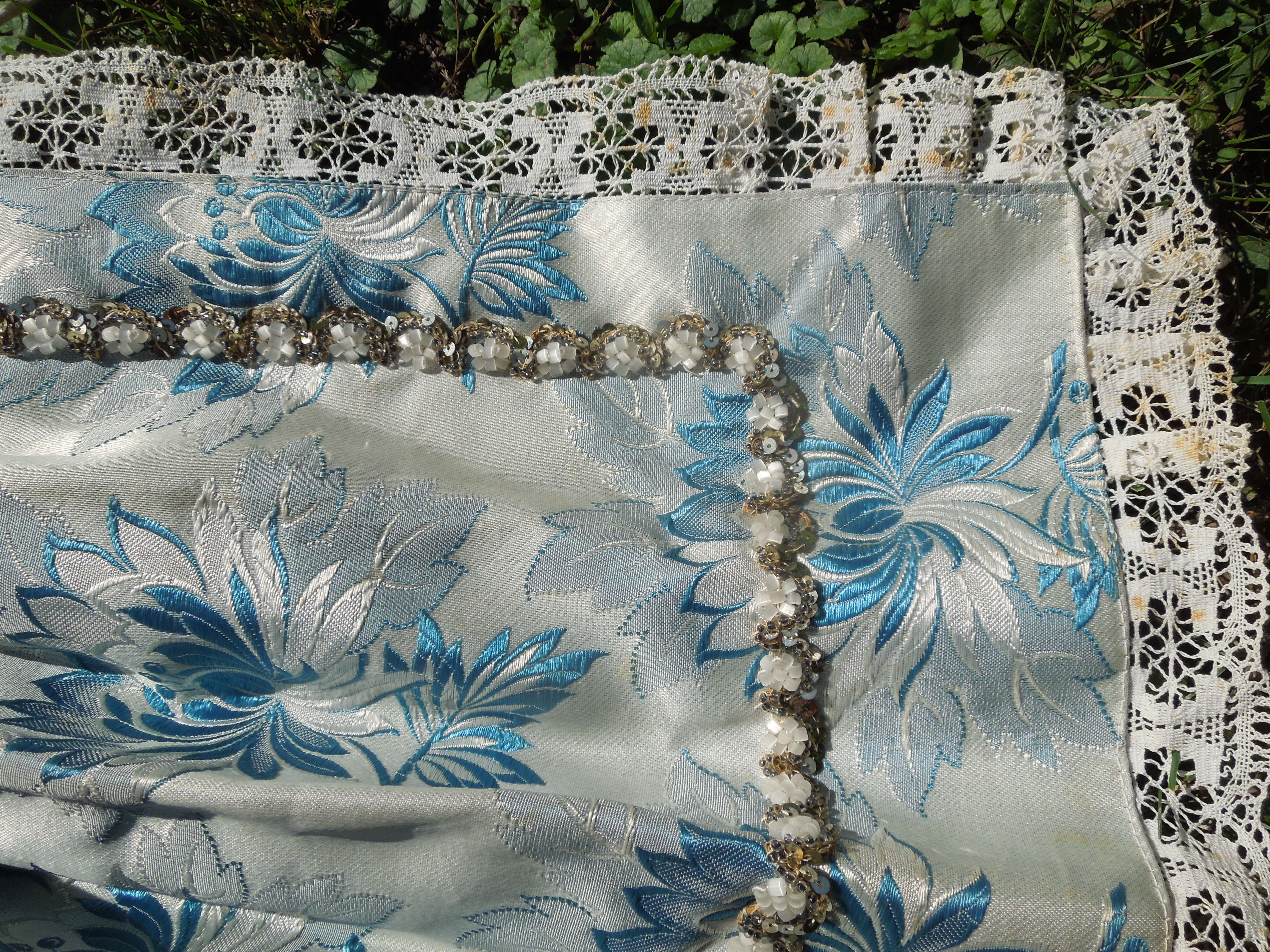 KROJ FĚRTŮŠEK BROKÁTOVÝ STŘÍBRNO TYRKYSOVÝ