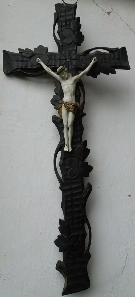 JEŽÍŠ KŘÍŽ DŘEVOŘEZBA KRISTUS PORCELÁN