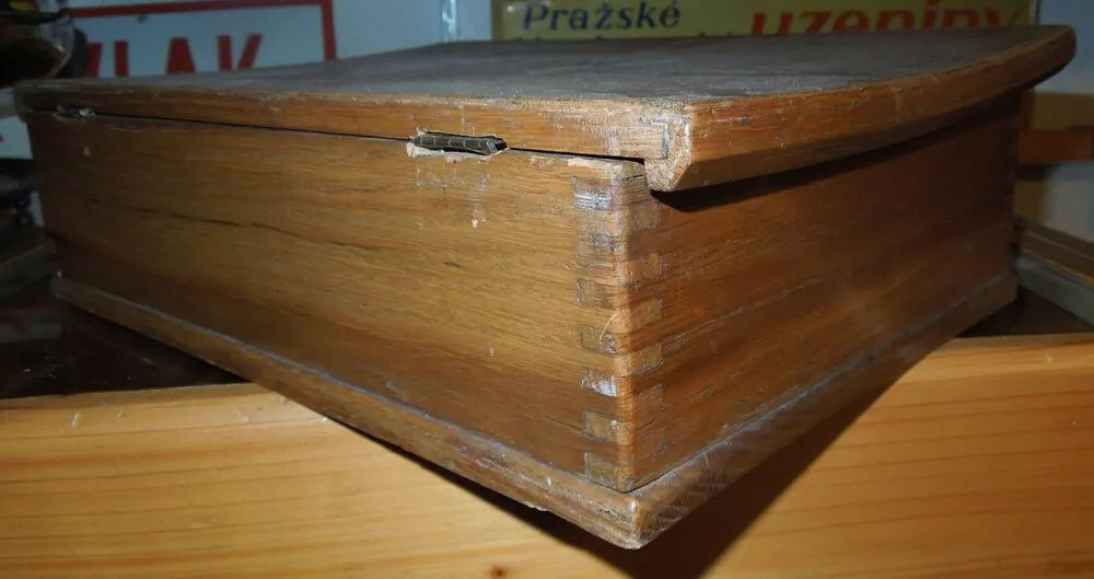 DOZA SKŘÍŇKA ŠPERKOVNICE DŘEVO INTARZIE